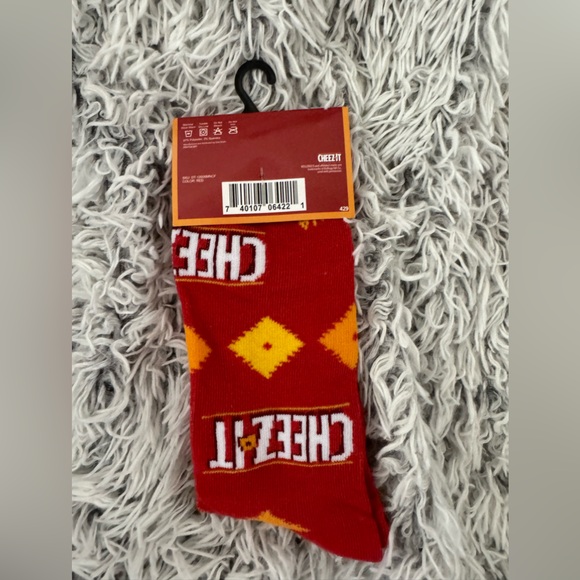 Cheez It Novelty Socks Men's Size 6-12 - Picture 2 of 2